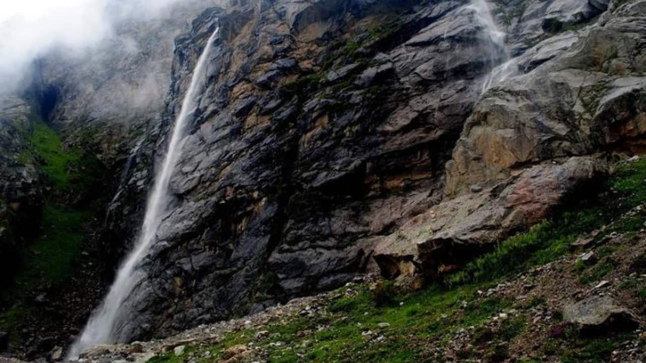 Vasudhara Falls (Image: char Dham Yatra)