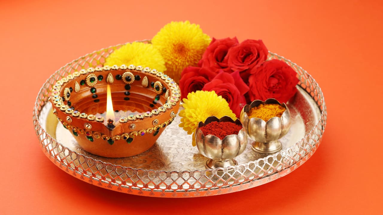 6. Diya Facing East Direction: Placing a diya facing east during sunrise brings clarity, fame, and respect. It is believed to energize your day and align your thoughts with positivity and success. (Image: Canva)