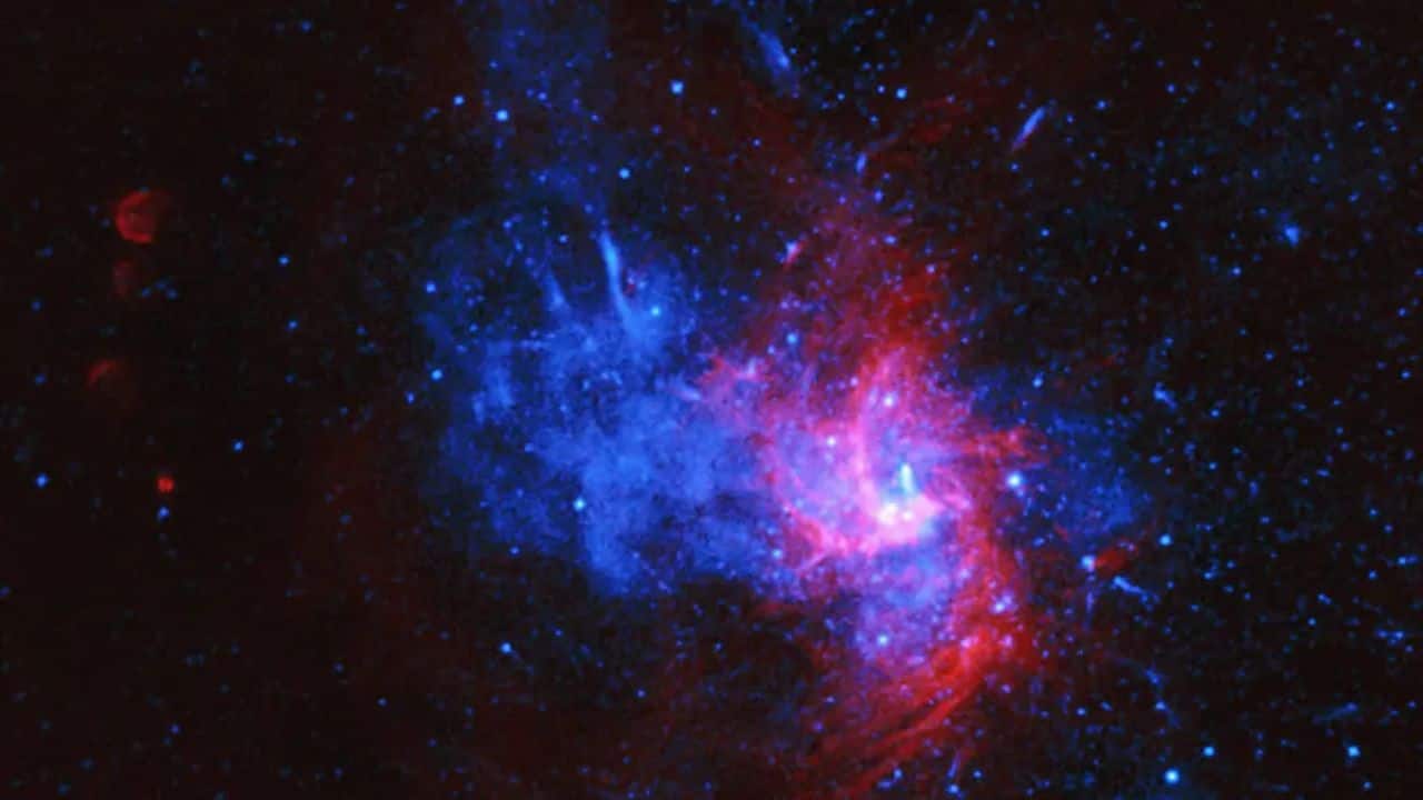 Supernova Remnant: A dramatic image of a supernova remnant in the Milky Way, highlighting the explosive death of a massive star. (Image: NASA)