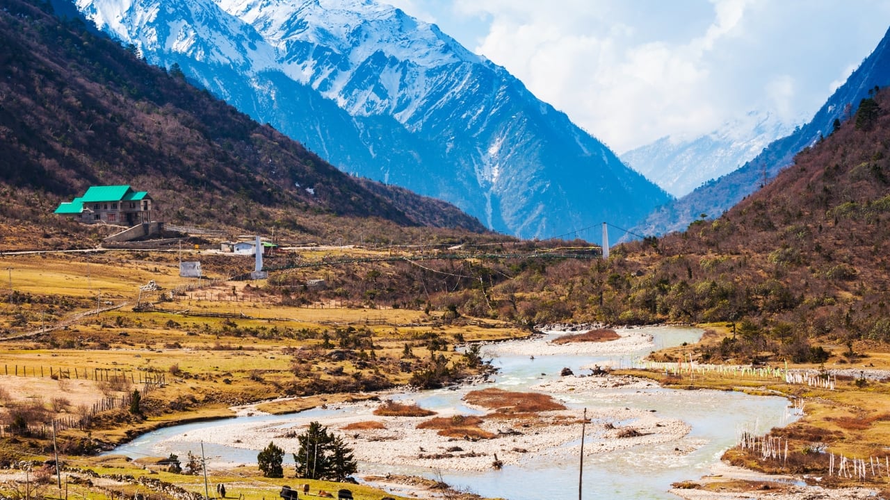 6. Chopta, Uttarakhand – The Switzerland No One Told You About Unspoiled, uncrowded, and unbelievably pretty—Chopta feels like nature pressing pause. With panoramic Himalayan views and trails that lead to ancient temples, this is a retreat for the soul. Why it wows: Himalayan sunrises and forested silence. Best for: Camping, temple treks, and quiet mornings. (Image: Canva)
