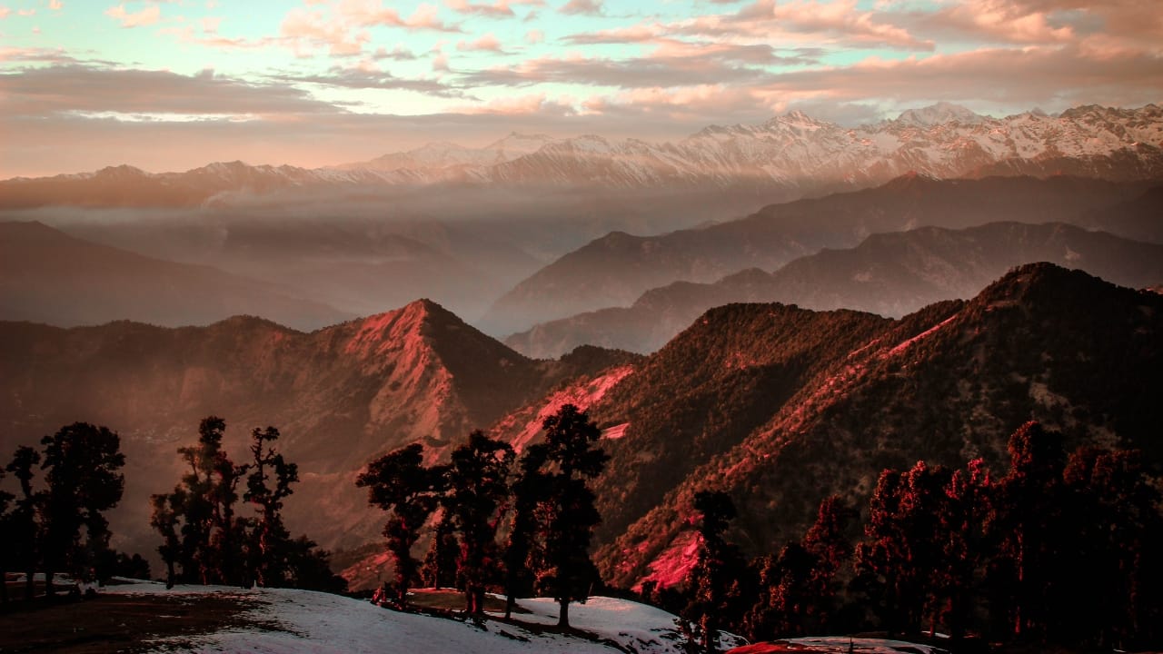 Craving the serene charm of Swiss meadows, the crunch of snow underfoot, and sweeping alpine vistas? Here’s a surprise: you don’t need to fly halfway across the world—or empty your savings—to find them. India holds its own alpine secrets, where glacial peaks kiss the skies, and valleys roll out like green velvet. From the pine-scented slopes of Himachal to the snow-wrapped stillness of Sikkim, these nine homegrown destinations mirror the romance of Switzerland—with a local heartbeat that’s uniquely Indian. (Image: Canva)