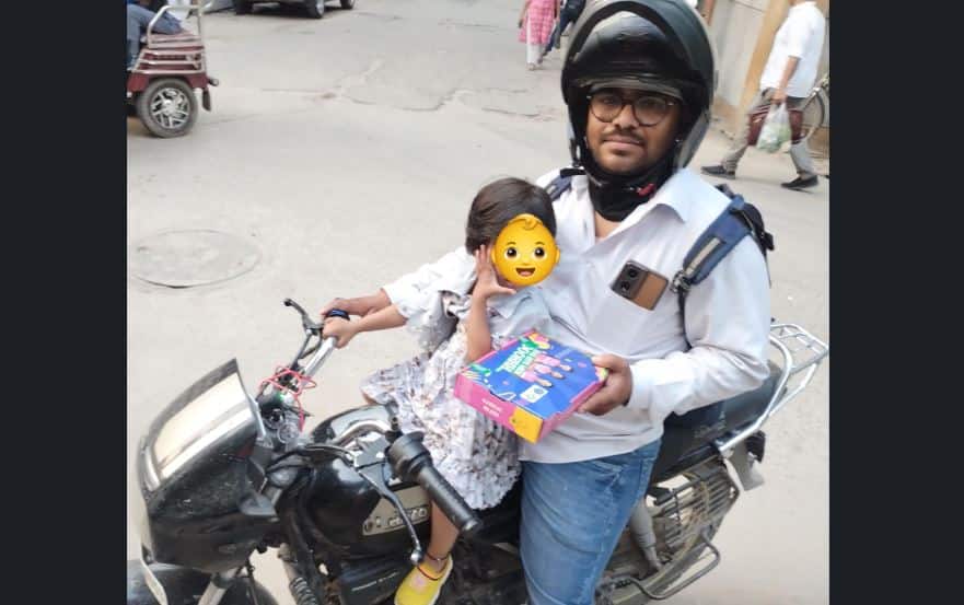 Gurugram man rides with 2-year-old daughter to deliver food; customer posts story of a dad's true love - 'Shook me to the core'