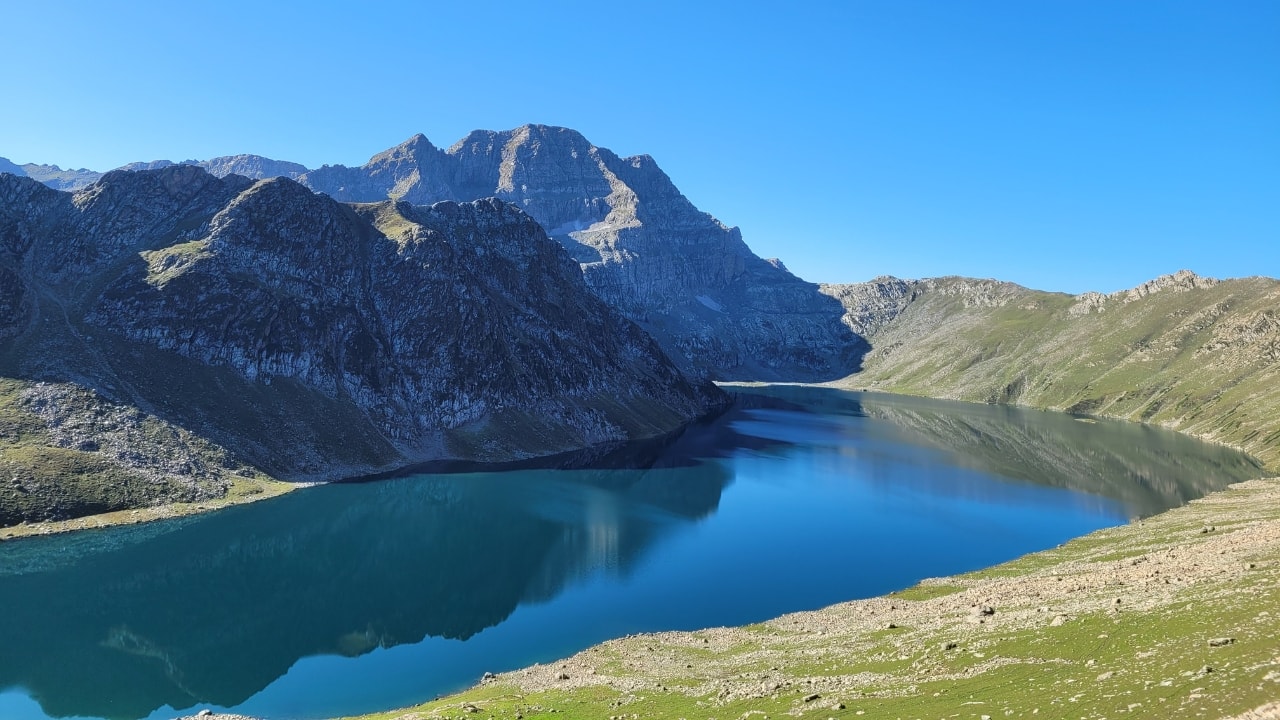 10. Tarsar &amp; Marsar Lakes, Kashmir – The Twin Stars of the Valley The Kashmir Great Lakes trek is legendary, and these twin lakes are the crown jewels. Surrounded by lush meadows and misty ridges, Tarsar and Marsar are so pristine, they’ll ruin you for all other lakes. (Image: Canva) Best time to visit: July–September Trek difficulty: Moderate