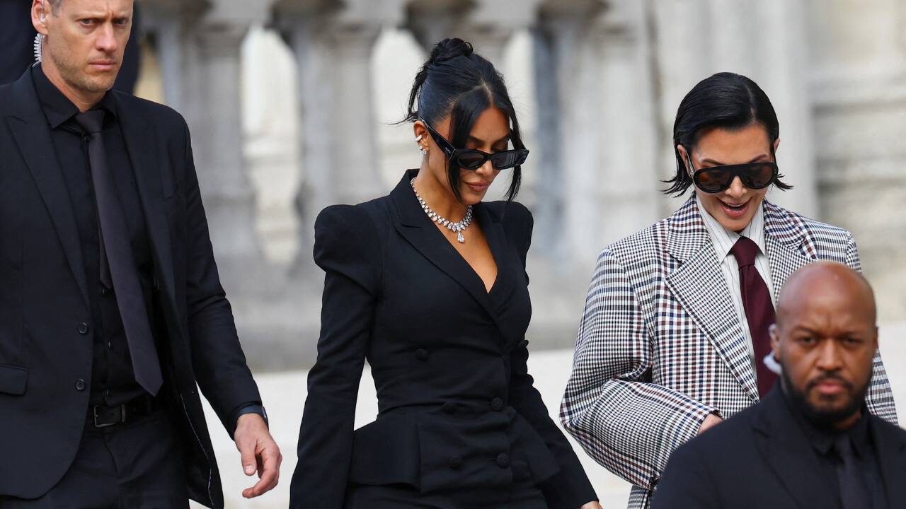 Kim Kardashian, accompanied by Kris Jenner. (Photo: Reuters) 
