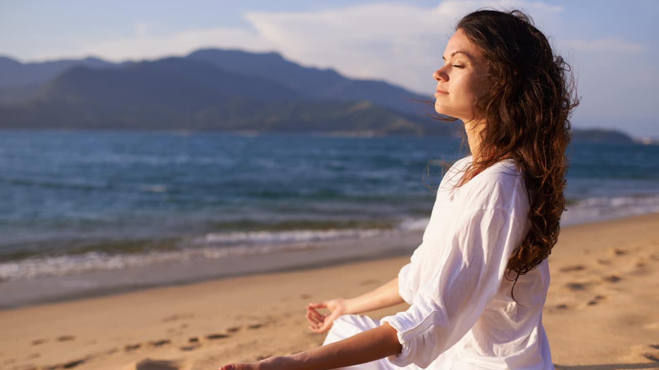 1. Brings Inner Peace: Tulsi Mala calms the mind and helps reduce stress and anxiety. Wearing it during meditation or prayer can help you feel more focused, centered, and at peace with yourself and the world around you. (image: canva)