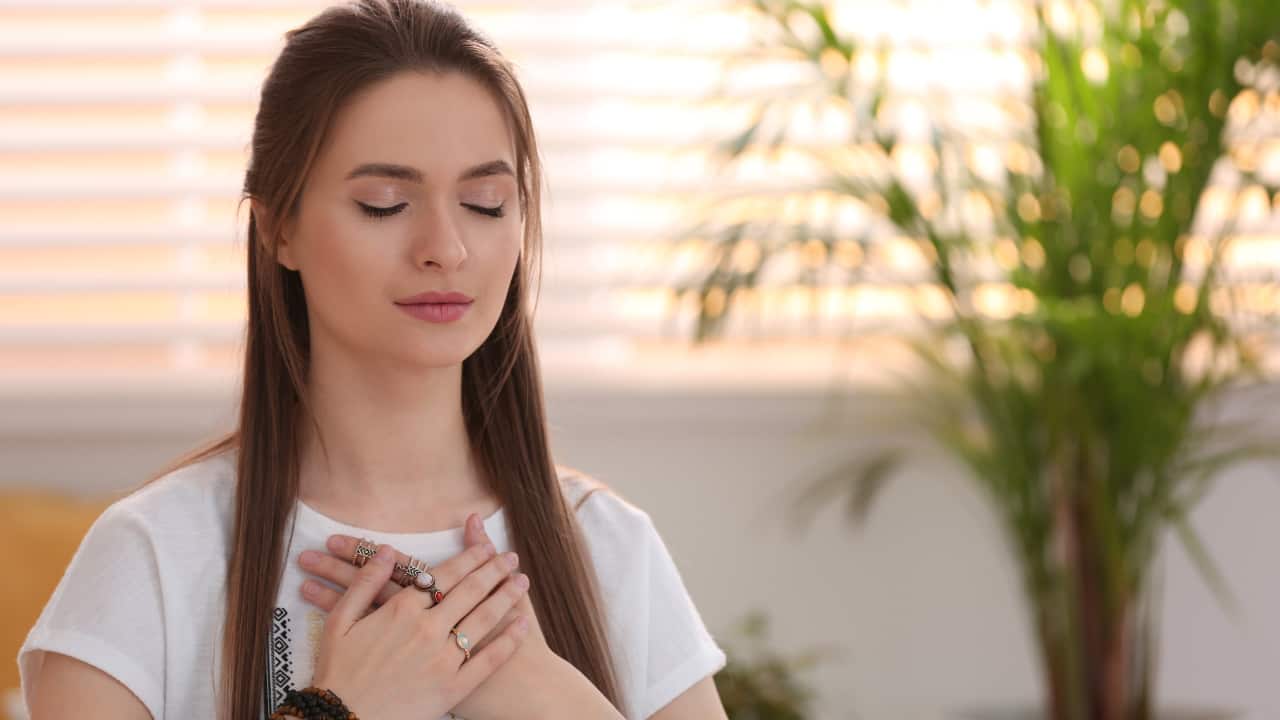 6. Promotes Emotional Healing: Tulsi’s pure energy helps heal emotional wounds and promotes feelings of love, compassion, and forgiveness. Wearing the mala close to your heart opens the path to emotional strength. (image: canva)