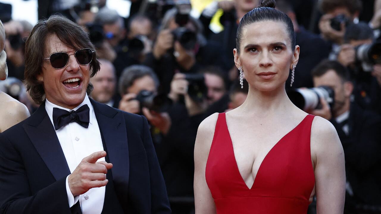  Tom Cruise and Hayley Atwell pose on the red carpet . (Photo: Reuters) 