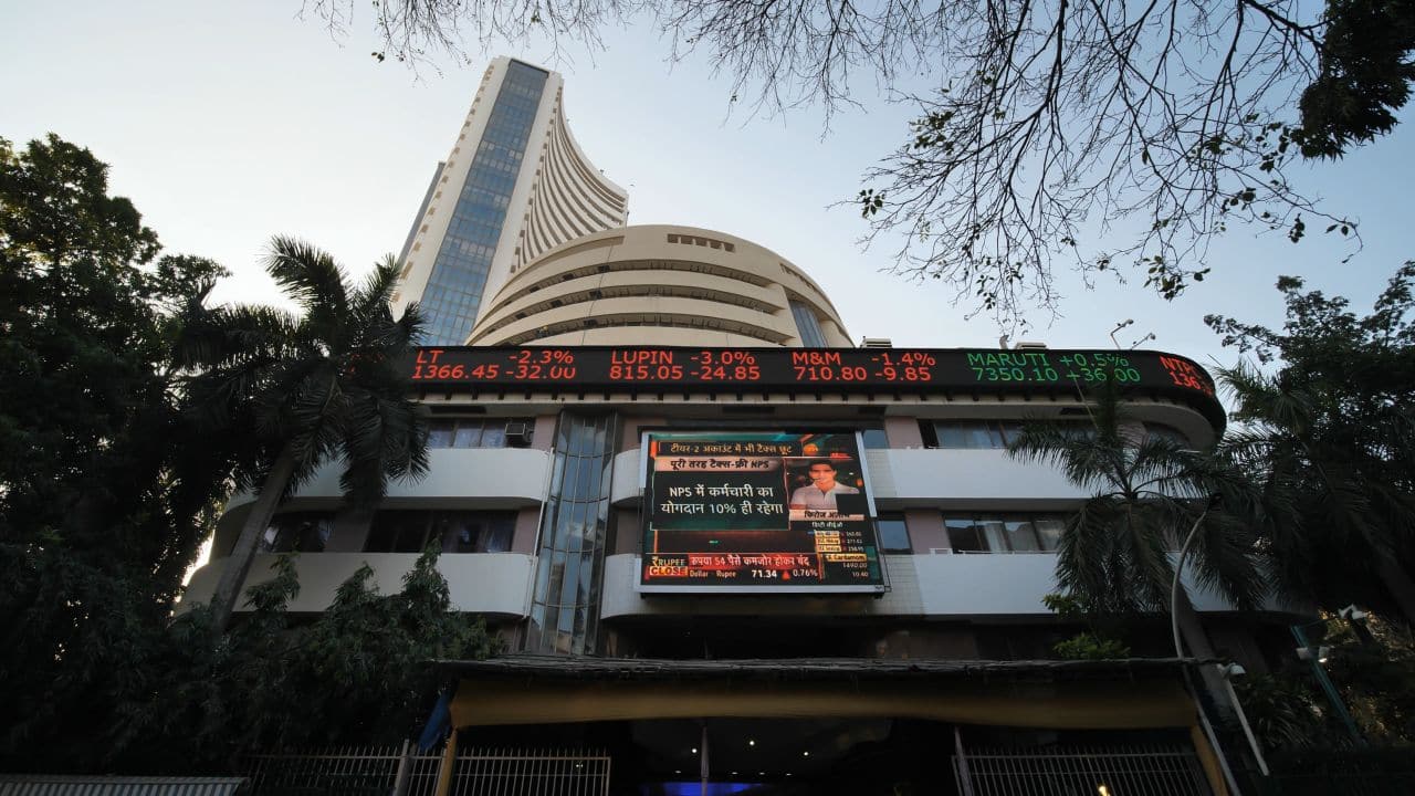 Mumbai,,India,-,December,19,,2018:,Old,Structure,Of,Share