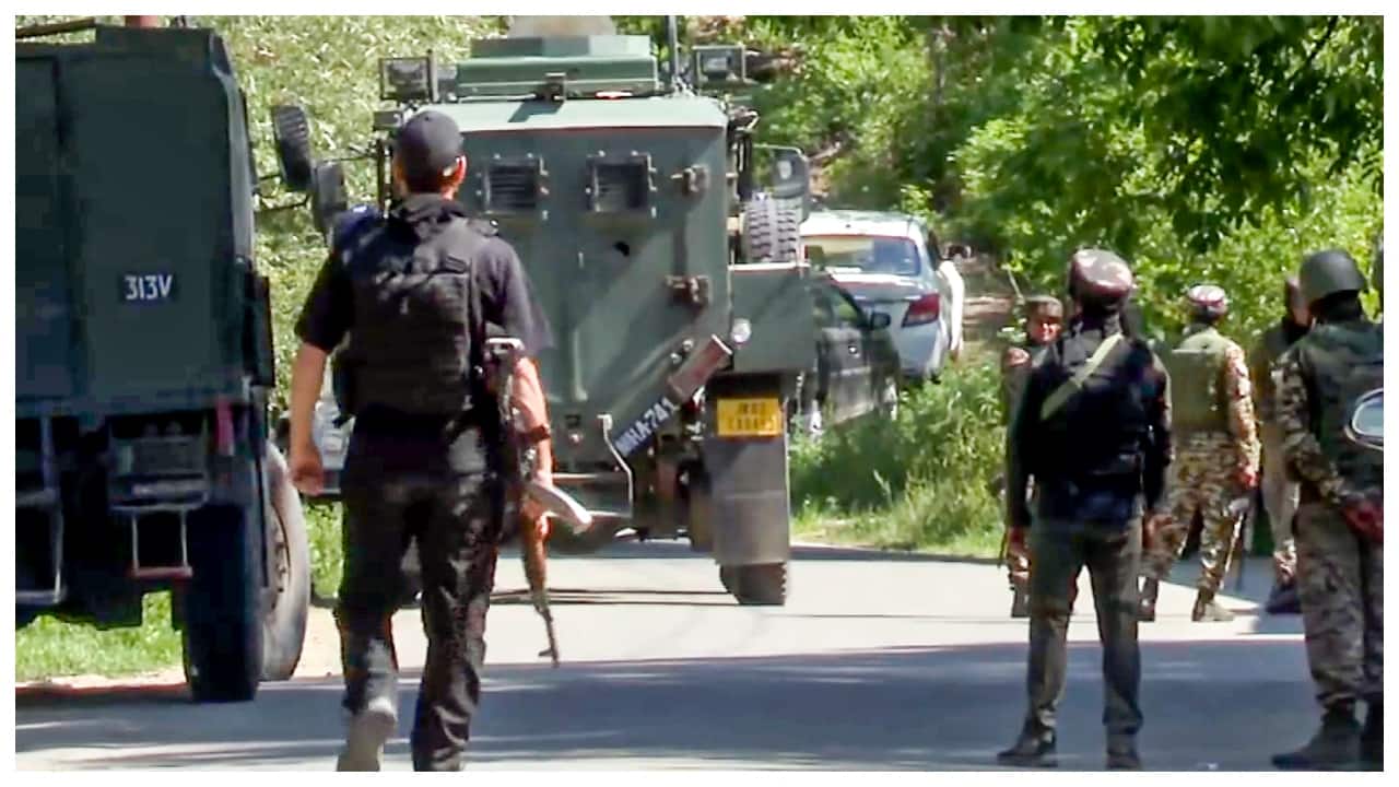 Two Army para commandos go missing in South Kashmir, massive search op launched