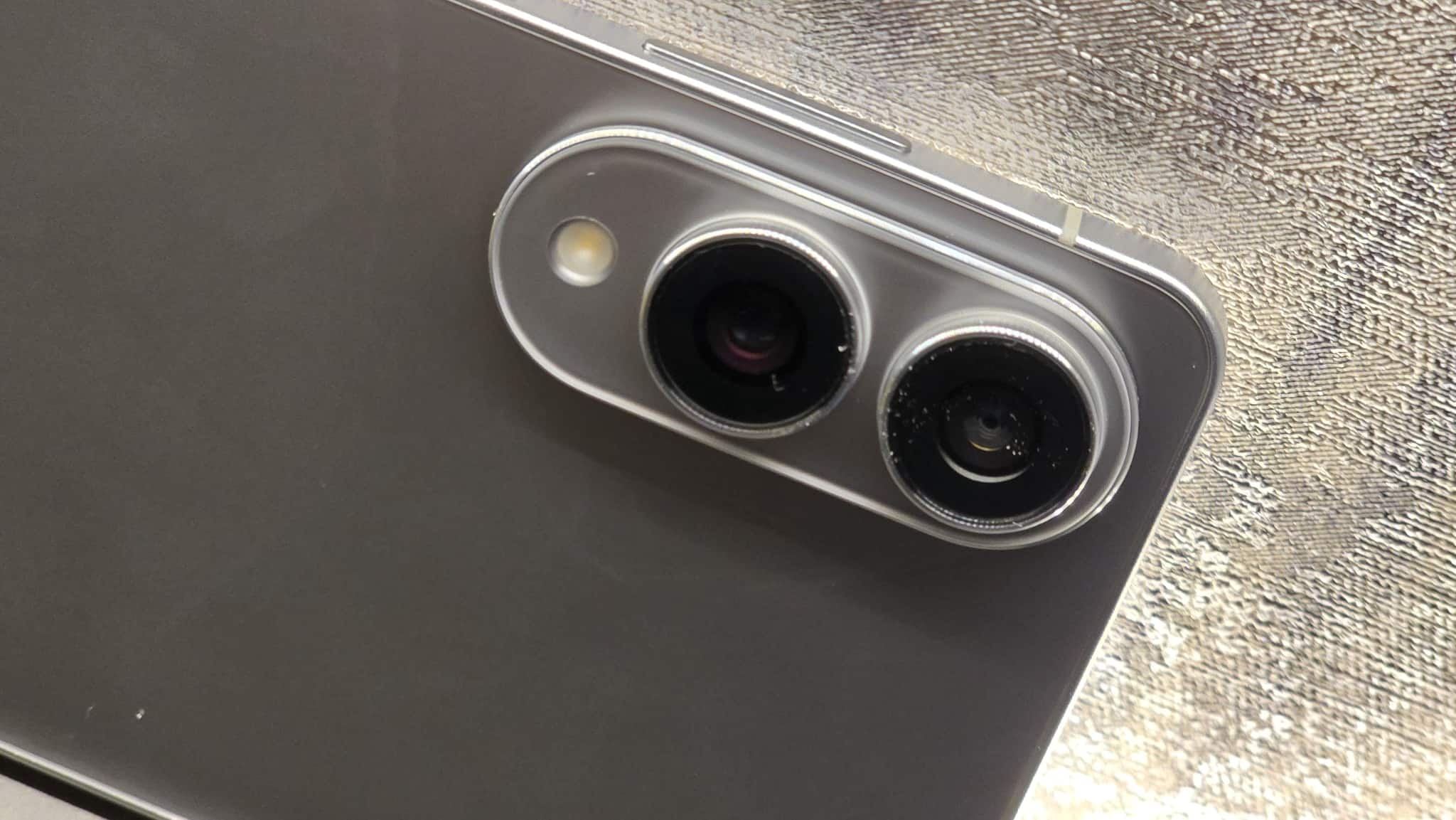 Solid camera, no telephoto sensor though Solid camera, no telephoto sensor though