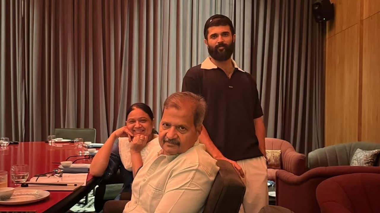 Vijay Deverakonda shares his wholesome moment with his mother; family chat reveals his pet name