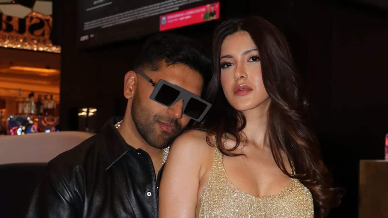 Shanaya Kapoor trolled over her 'stiff' dance moves in music video with Guru Randhawa, netizens say, "Would rather watch a puppet"