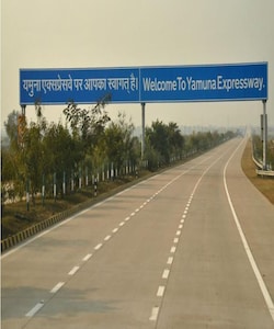 Noida's Yamuna Expressway attracts big-ticket investments after HCL-Foxconn chip plant gets nod