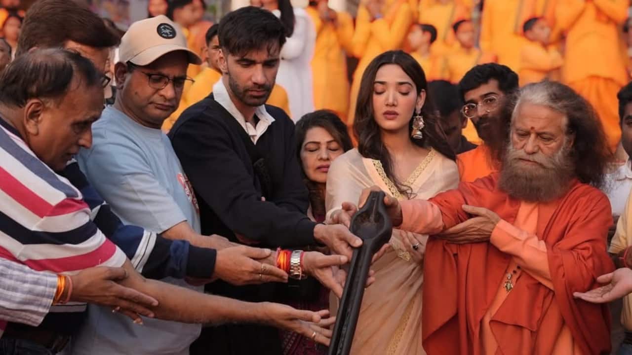 Ginny Wedss Sunny 2 actors Avinash Tiwary and Medha Shankr perform Ganga aarti at Rishikesh, See pics