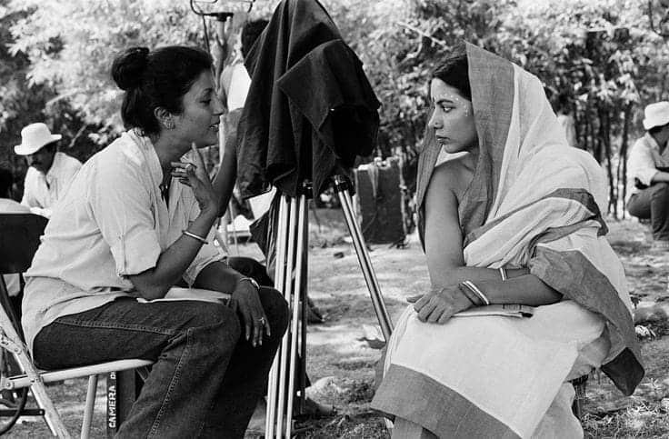 Director Aparna Sen (left) and actor Shabana Azmi on the sets of 'Sati' (1989). (Photo via Instagram)