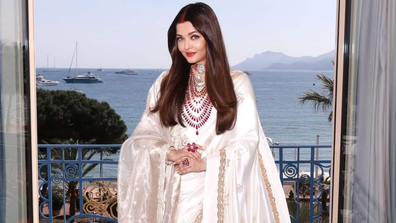 Aishwarya Rai complemented her saree with an opulent necklace comprising 500 carats of Mozambique rubies and uncut diamonds set in 18k gold. She also paid a homage to India's rich heritage in gemstone artistry with her regal appearance.