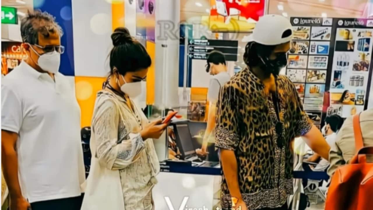 Rashmika Mandanna, Vijay Deverakonda's unseen picture from travel goes viral