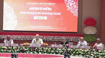 PM asks states to work with Centre as team, remove policy bottlenecks to attract global investors