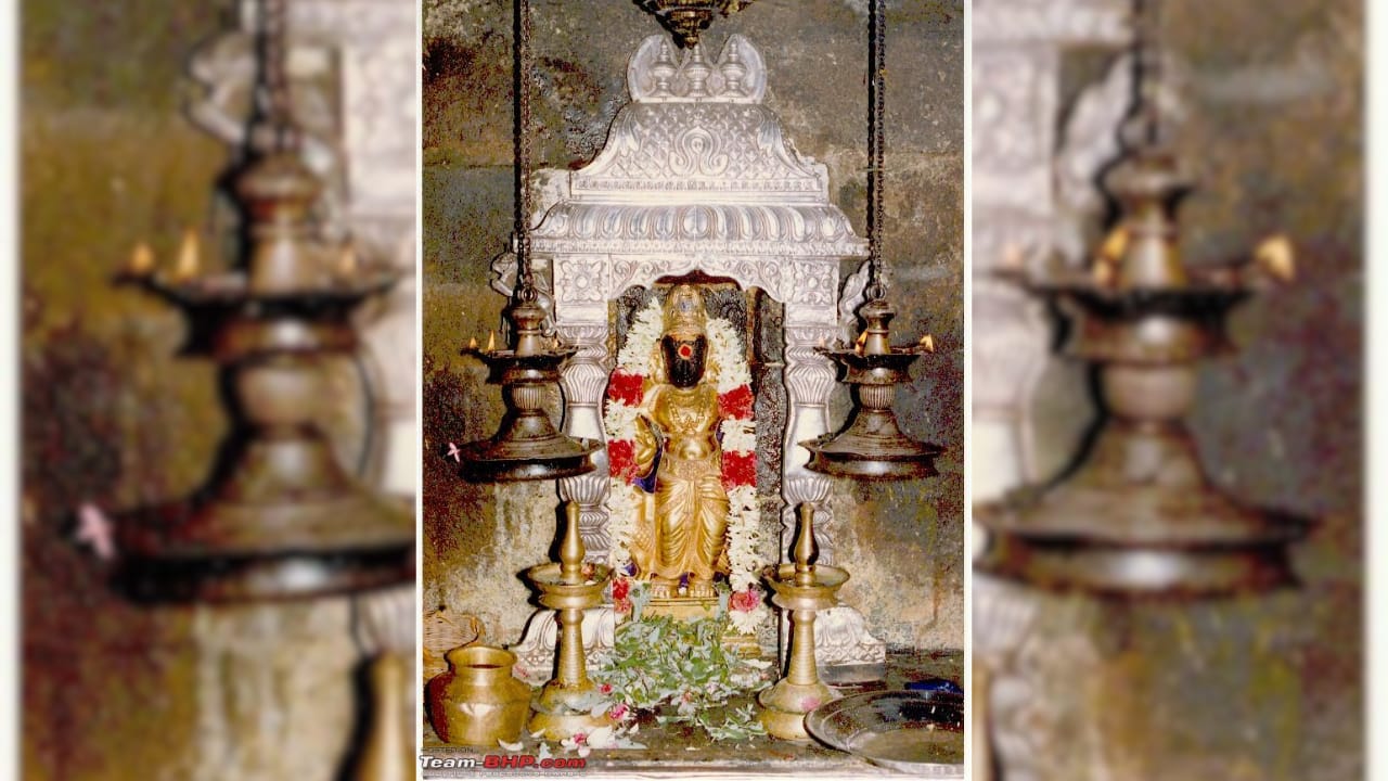 2. Thirunallar Shani Temple, Puducherry: Located in Karaikal, this temple is known for the Shani Peyarchi ritual. Devotees perform pujas here to reduce Sade Sati and other planetary hardships.