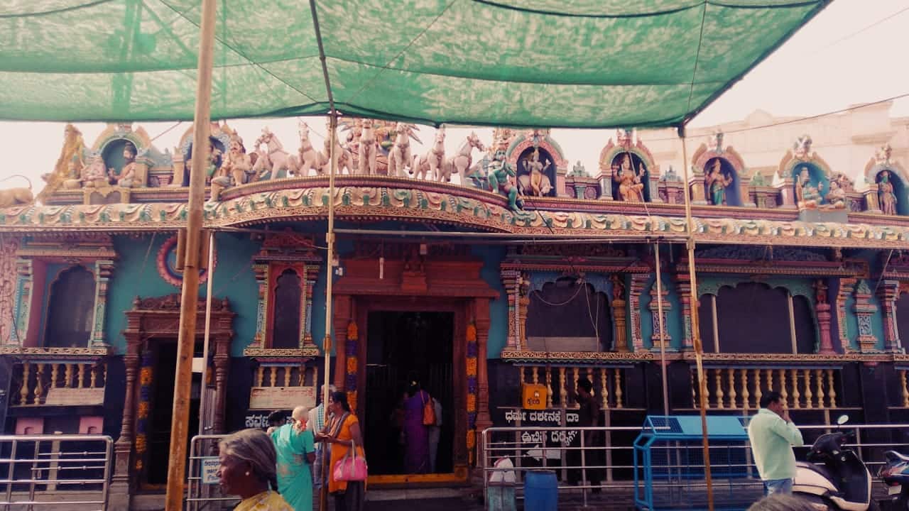 7. Pavagada Shani Mahatma Temple, Karnataka: A 6-ft idol of Shani Dev discovered by farmers stands at this powerful site. Devotees come here on Saturdays for oil abhishekam and relief from financial woes.