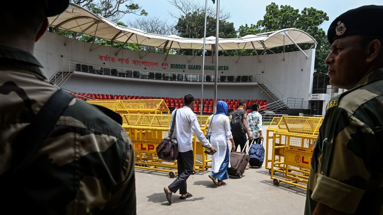 'Push-ins unacceptable': Dhaka cries foul as India sends back illegal Bangladeshis, warns of military intervention