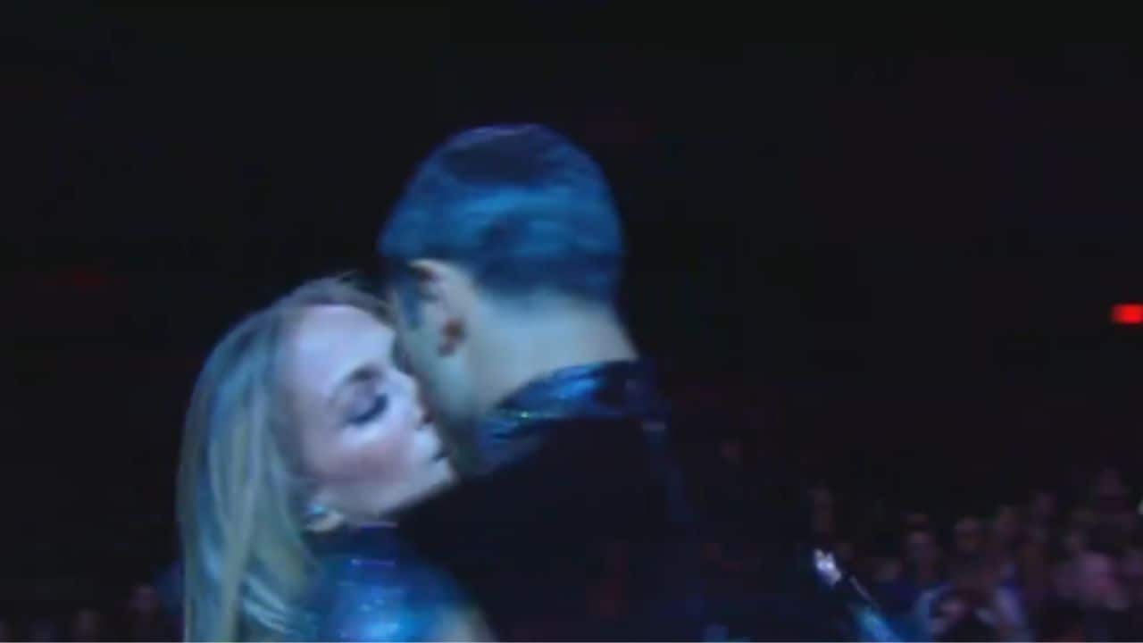 Jennifer Lopez stuns AMAs crowd with passionate on-stage kisses with male and female background dancers, watch video