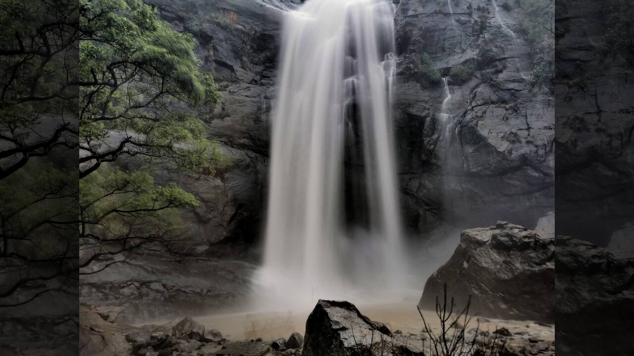 5. Kolli Hills, Tamil Nadu – Curves, Clouds, and Culture Nestled in the Eastern Ghats, Kolli Hills is famous for its hairpin bends—70 of them to be exact. But it’s more than just a thrilling drive. June brings misty forests, lively waterfalls, and a tranquil break from city noise. Don’t miss: Agaya Gangai Falls, Arapaleeswarar Temple, Siddhar Caves (Image: Canva)