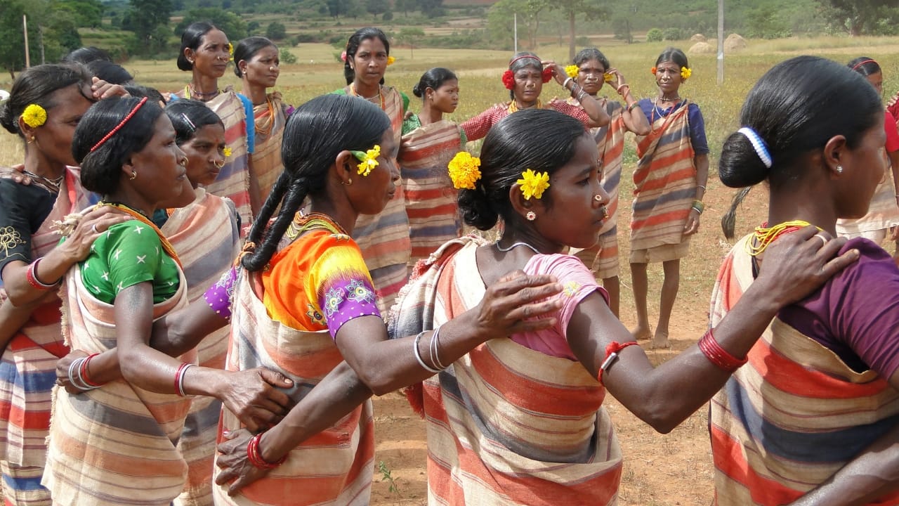 Tribal women link arms for Gdaba harvest dance in Lamptaput, Orissa (Image: Canva)