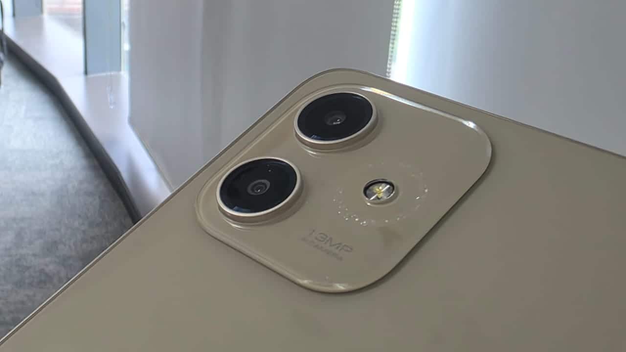 13MP dual rear camera handles basic shots