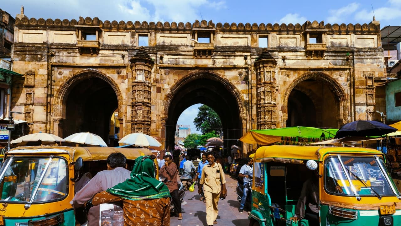 Savor the Flavors of Gujarat Ahmedabad’s food scene is a delight for any foodie. Indulge in traditional Gujarati thalis that feature sweet, salty, and spicy flavors all on one plate. Street food lovers should try khaman dhokla, pani puri, and the city’s famous sev usal. For a more upscale experience, the restaurants around CG Road and Vastrapur Lake offer delicious meals in stylish settings. (Image: Canva)