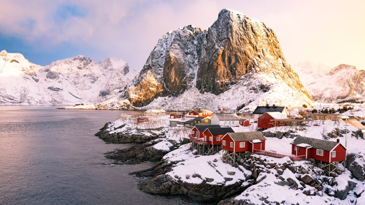 7. Norway (EPI Score: 70.0) With an EPI score of 70, Norway blends stunning natural landscapes with clean energy use, mostly hydroelectric. Oslo, a certified green city, exemplifies its commitment to eco-friendly urban life and pollution control. (Image: Canva)