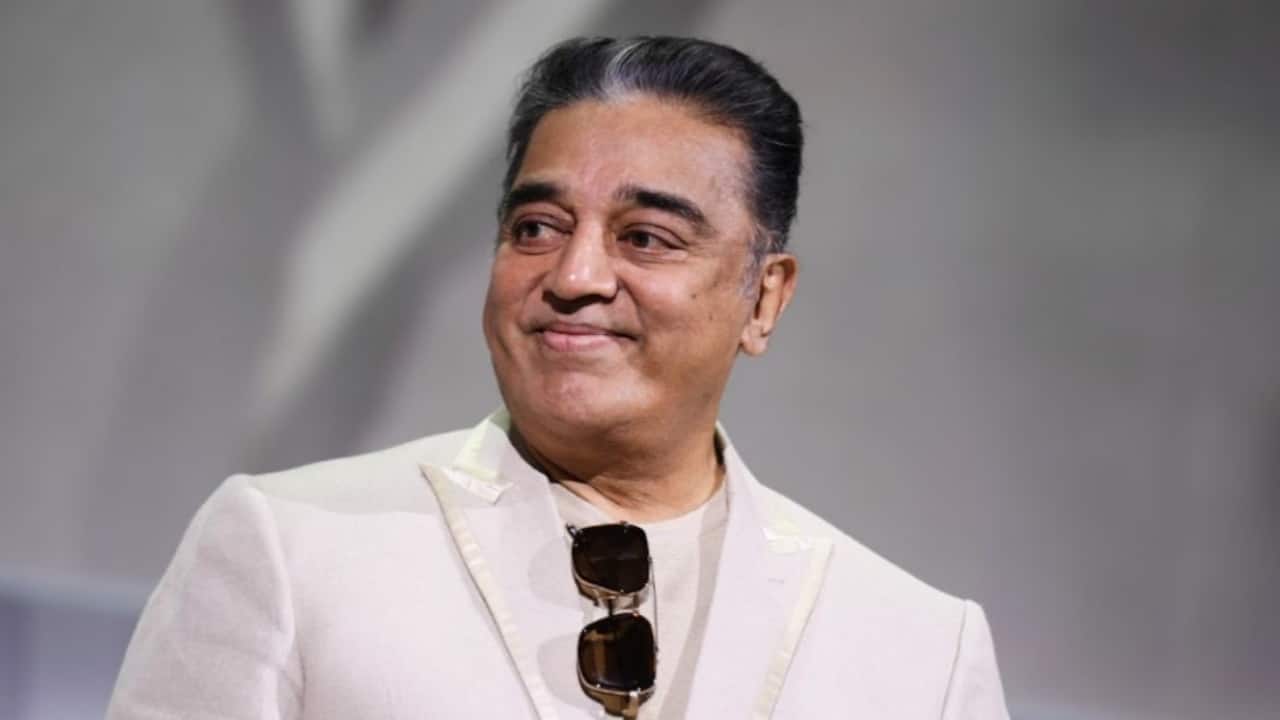 Kamal Haasan's photo set on fire in Bengaluru in protest of his Kannada language remark