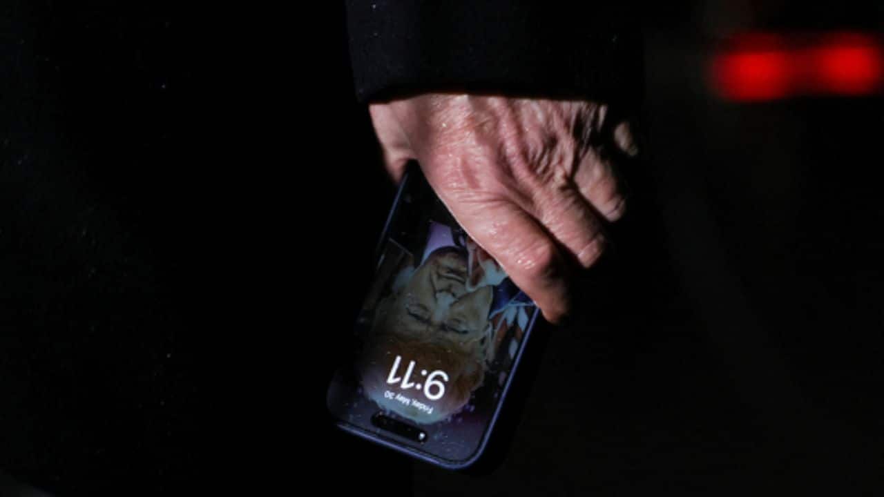 Where’s the Trump Phone? Delays, deposits, and a photoshopped Samsung