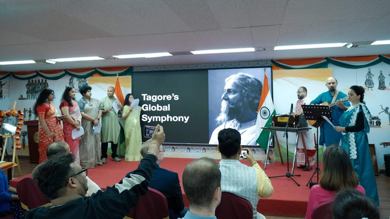 Shanghai celebrates Tagore's 164th birth anniversary with cultural performances and tributes Shanghai celebrates Tagore's 164th birth anniversary with cultural performances and tributes