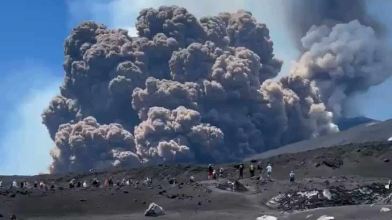 Italy’s Mount Etna erupts again, spews lava and ash plume, forcing tourists to flee