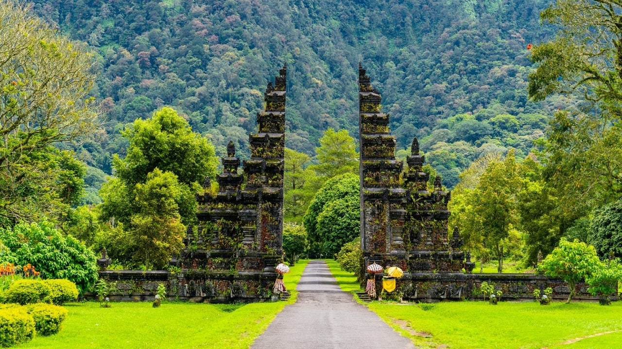 1. Bali, Indonesia – Asia’s Plastic-Free Trailblazer Bali’s stunning beaches and vibrant culture have drawn visitors for decades. Now, with strict bans on single-use plastics and a bold goal to eliminate plastic pollution by 2027, Bali is proving how paradise and sustainability can go hand in hand. Pack your reusable bottles and bags and support local eco-friendly businesses championing zero waste. (Image: Canva)