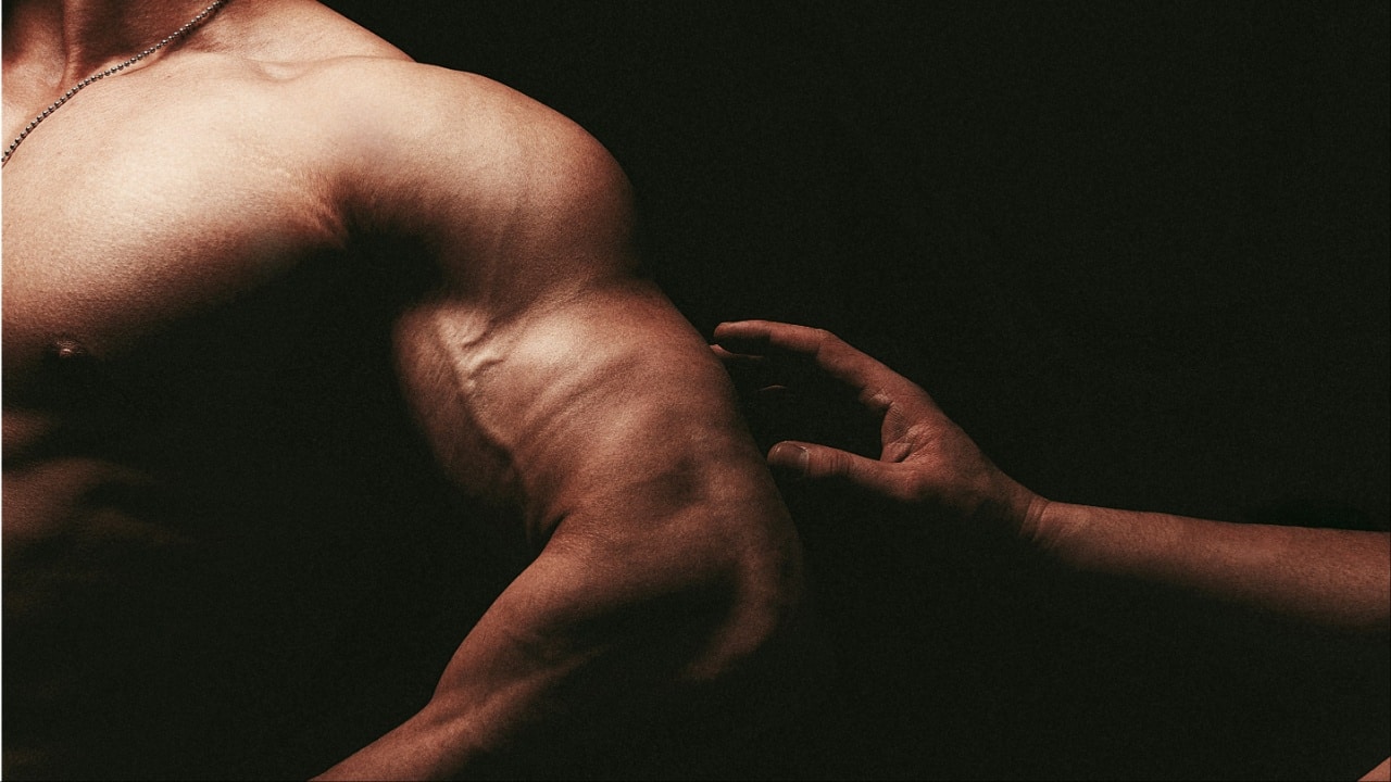 ‘Man mums’ in China gain popularity for selling 5-minute hugs to women for Rs 600 