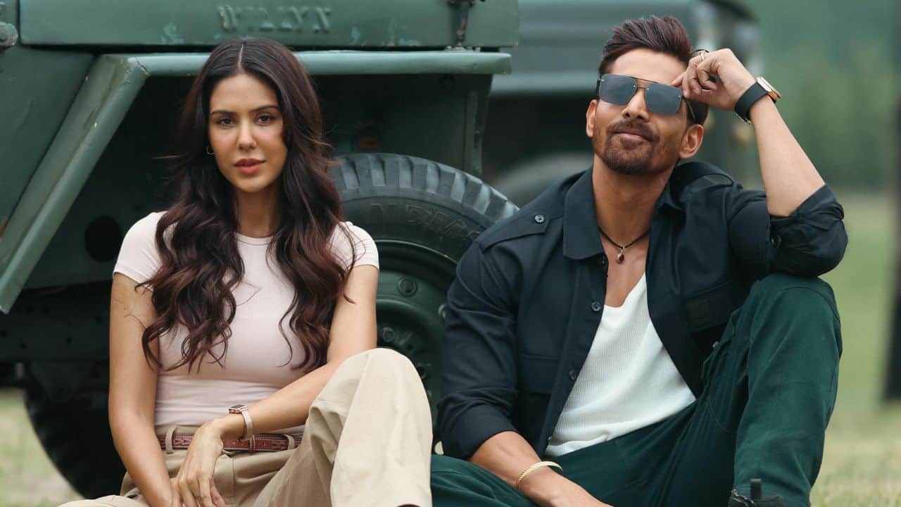 Sonam Bajwa and Harshvardhan Rane wrap up Deewane Ki Deewaniyat shoot, latter says "Thanks to all the deewanas and deewanis..."