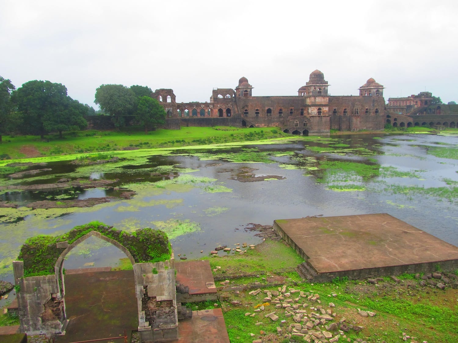 The Jahaz Mahal at Mandu with a talao on one side. (Image Source: Arjun Kumar)