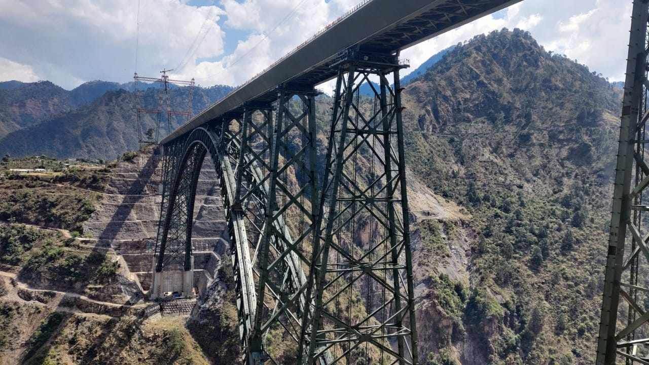 Strength Meets Precision This colossal structure has a main arch spanning 467 metres and deck segments weighing 85 tonnes each. Advanced software like ‘Tekla’ was used for structural detailing, and materials were chosen to withstand temperatures from -10°C to 40°C, ensuring all-weather functionality. Its 120-year lifespan makes it a true long-term investment in India’s transportation future. (File Image: X/@RailMinIndia)