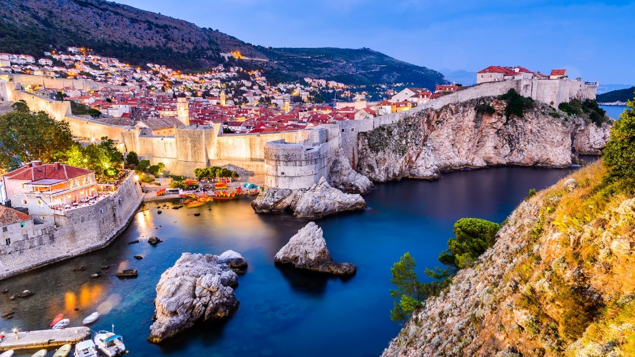 5. Dubrovnik, Croatia – A Walled Wonder by the Adriatic Step inside centuries-old city walls and walk atop history itself. Dubrovnik stuns with its terracotta rooftops, dramatic sea views, and island-hopping adventures. A dream for history lovers and sunseekers alike. (Image: Canva)