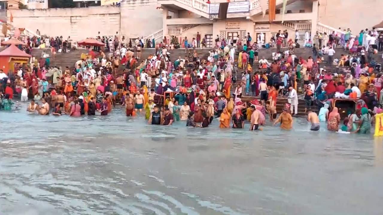 Nirjala Ekadashi 2025: Devotees take holy dip at Haridwar’s Har Ki Pauri Nirjala Ekadashi 2025: Devotees take holy dip at Haridwar’s Har Ki Pauri