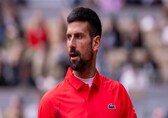 Novak Djokovic shakes off a back problem and reaches the 4th round of the US Open at 38