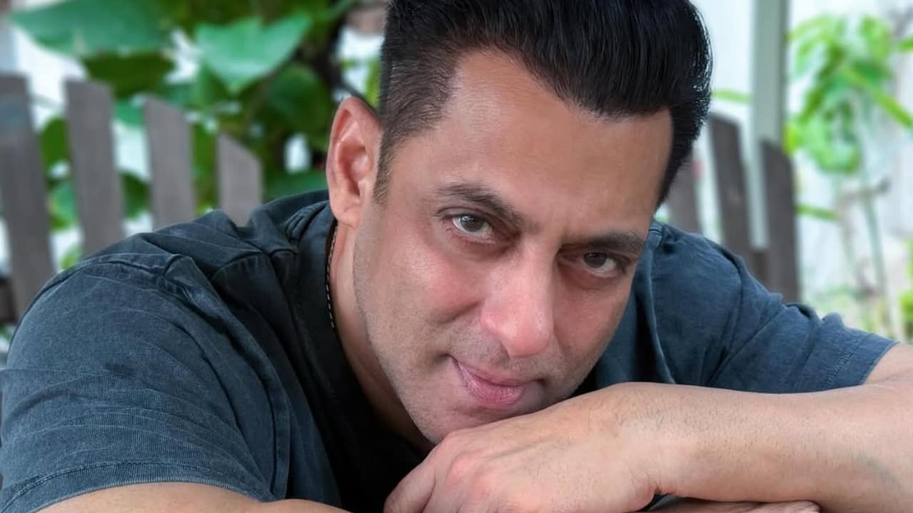 Salman Khan wishes fans 'Eid Mubarak' with new photo, see here