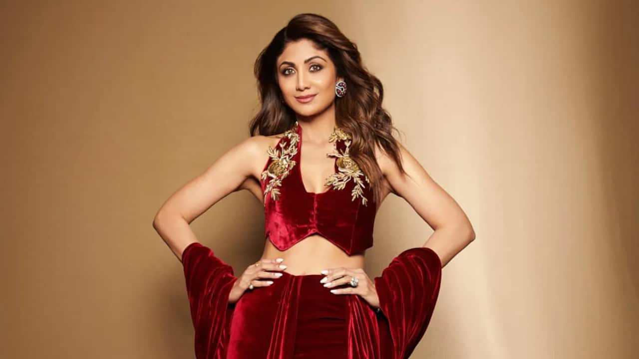 Shilpa Shetty summoned by EOW after Rs 15 cr alleged transfer surfaces in Rs 60 crore alleged fraud case, actress called for questioning: Report Shilpa Shetty summoned by EOW after Rs 15 cr alleged transfer surfaces in Rs 60 crore alleged fraud case, actress called for questioning: Report