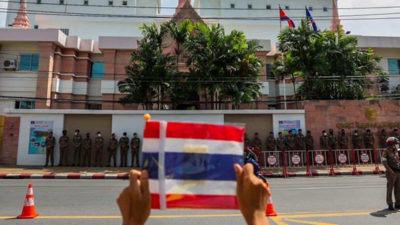 Thailand closes border with Cambodia as death toll rises