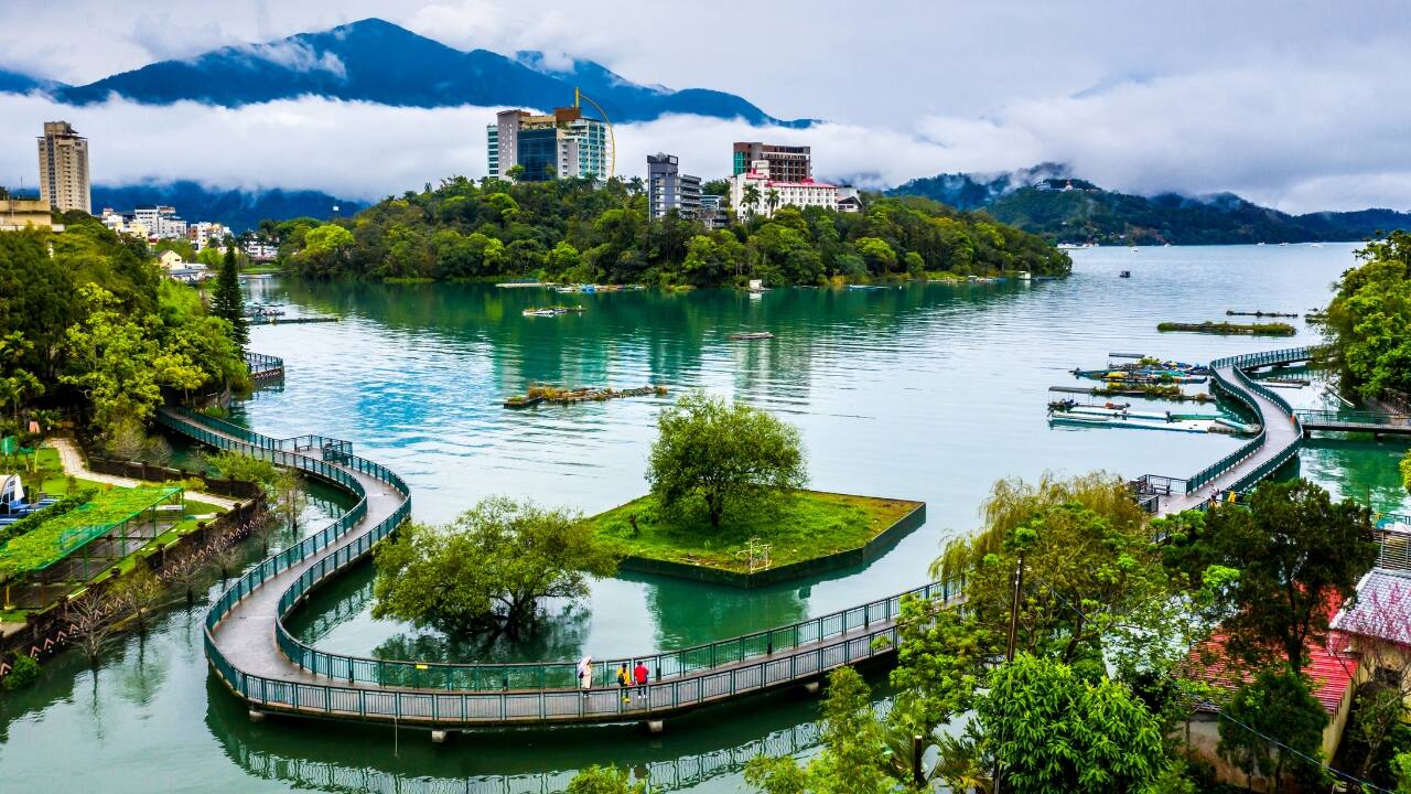 3. Sun Moon Lake, Taiwan If serenity had a shape, it would probably look like Sun Moon Lake. The loop trail that hugs this iconic Taiwanese lake is well-paved, car-free in many sections, and packed with breathtaking viewpoints. It’s ideal for a stress-free cycling trip with just enough ups and downs to keep things interesting. Early mornings here are pure magic—mist rising from the water, birdsong in the background, and only your wheels humming along. (Image: Canva)