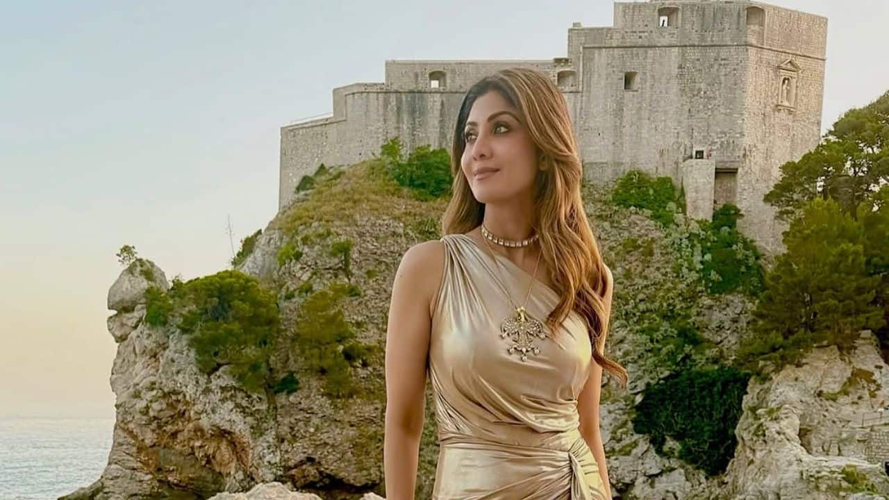 Shilpa Shetty turns golden girl for her birthday celebration, see pics