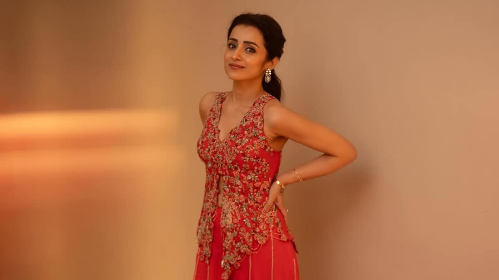 trisha modern dress Whether traditional or modern, @trishtrashers looks stunning & slays effortlessly in every outfit. #Trisha #Trishakrishnan #Southqueentrisha