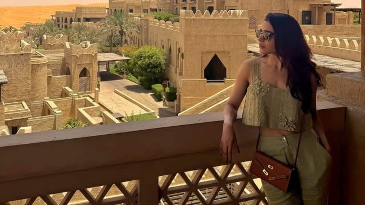 The price of Samantha’s sling bag from UAE vacation will shock you, read to know more